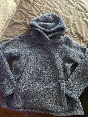 Mountain Hardware cozy “Poodle” plush hoodie with kangaroo pouch.